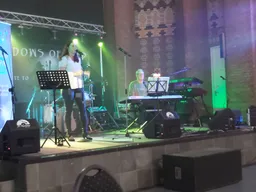 Lenny en Jan treden op tijdens de Uriah Heep fandag.